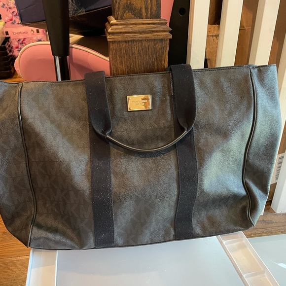 Michael Kors travel bag - Picture 2 of 5